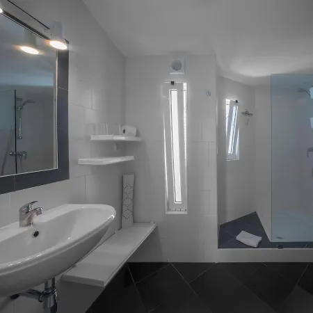 Charmingly Furnished Close To The Sea * Luz