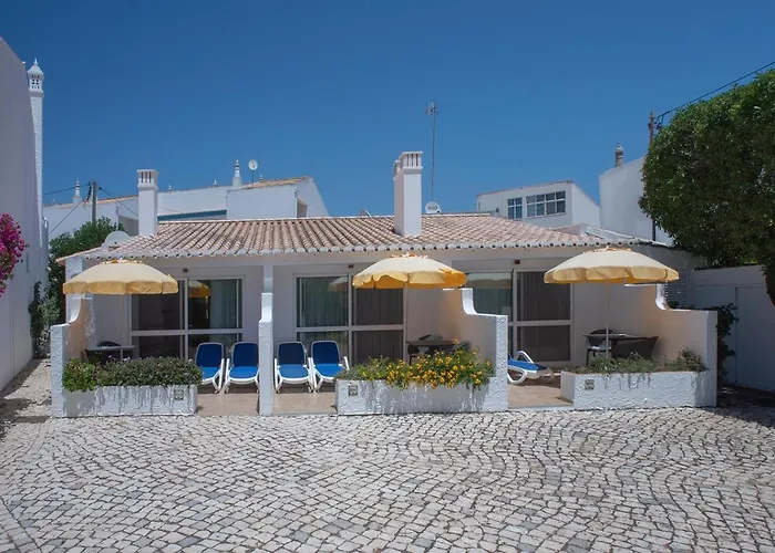 Charmingly Furnished With Pool In Luz