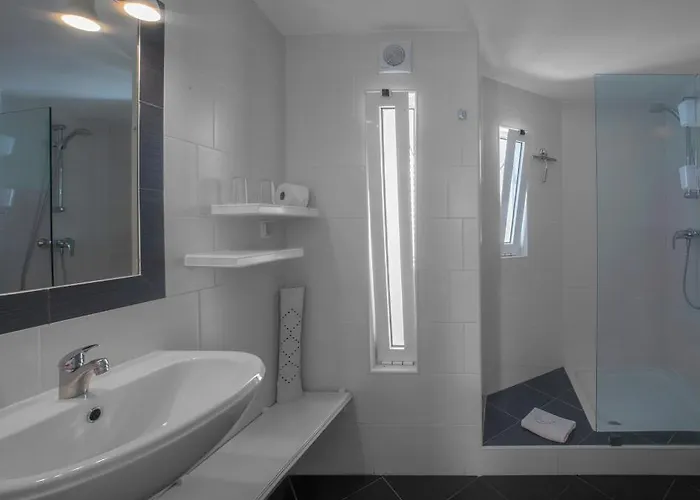 Charmingly Furnished With Pool In * Luz