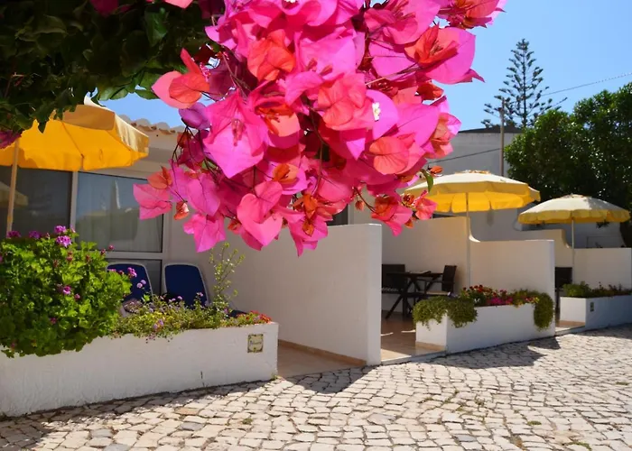 Charmingly Furnished With Pool In Daire Luz